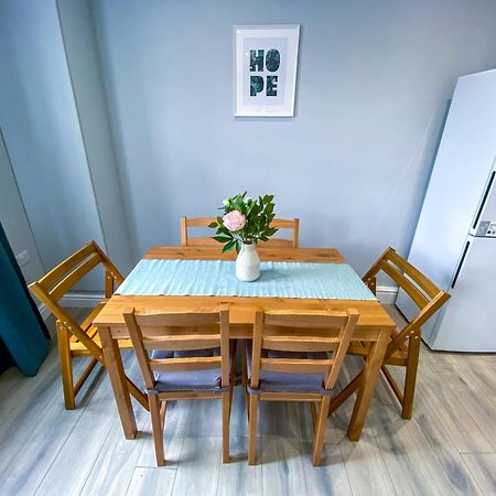 Modern 1-Bedroom Flat, 5 Guest, London - F2 מראה חיצוני תמונה